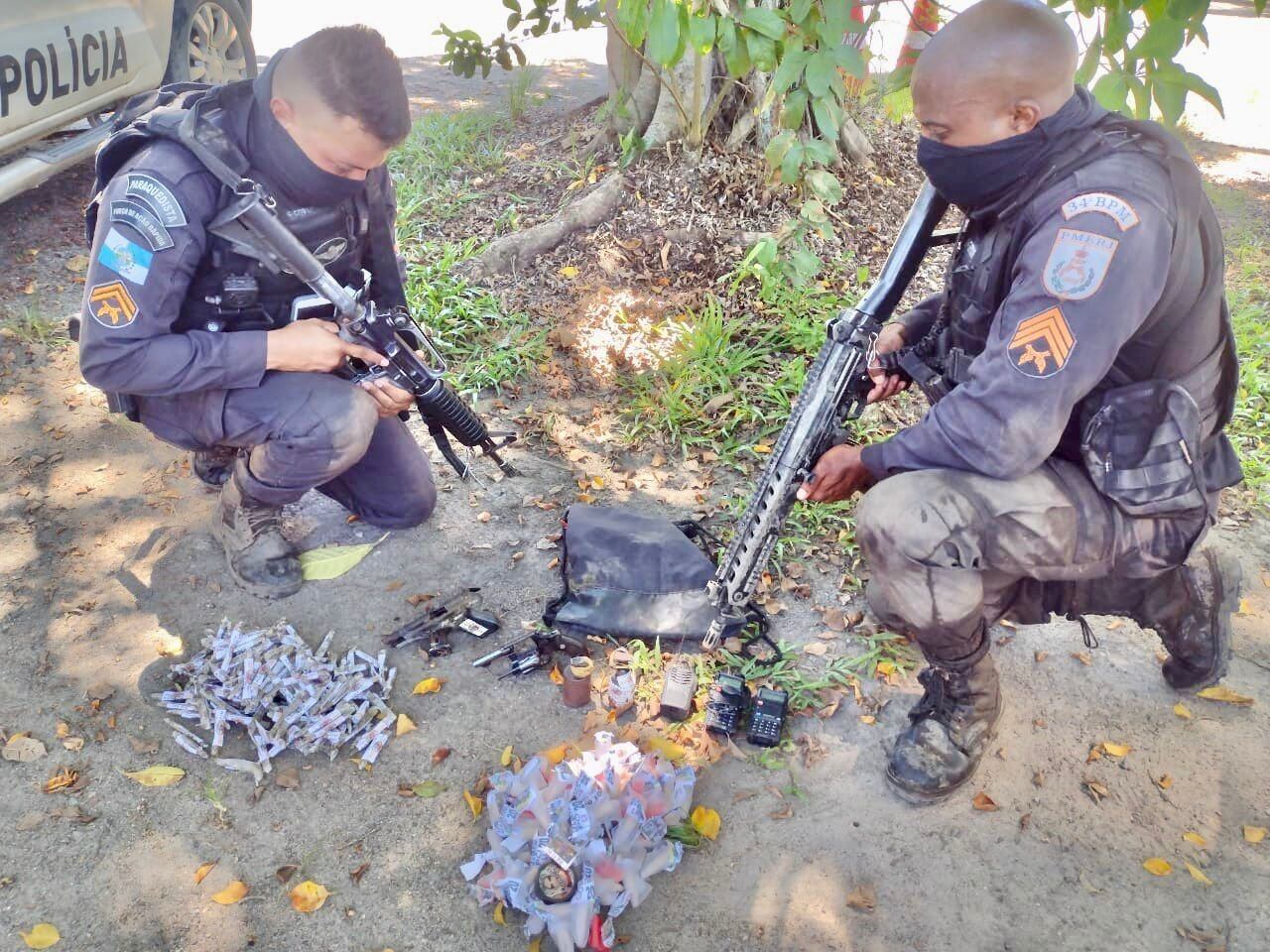 Agentes apreenderam armas e drogas em ação
