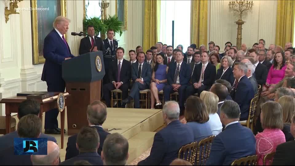 Donald Trump anuncia site para solicitação de visto de residência voltado a estrangeiros ricos