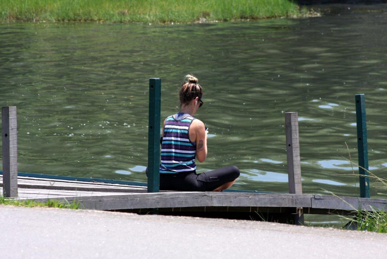Lá, a atriz pode não só malhar, como também aproveitar o tempo livre para relaxar