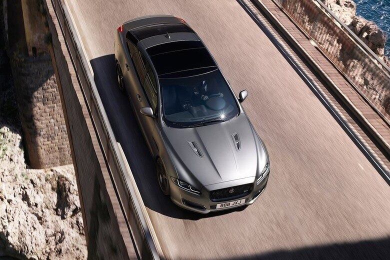 Jaguar XJR575