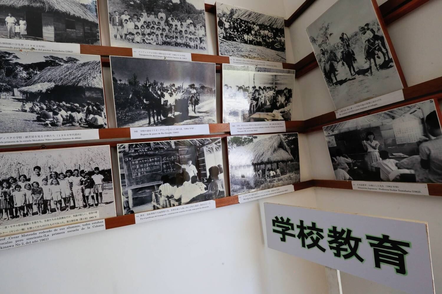 Nenhuma migração é simples e isso não foi exceção, já que a travessia de Okinawa começou no porto de Naha, de onde se movimentavam em navios que margeavam a Ásia e a África, cruzavam o Atlântico e finalmente chegavam ao porto brasileiro de Santos. Em seguida, eles embarcaram em uma viagem para a Bolívia de trem, como refletido em um mapa do Museu Histórico de Okinawa, na Bolívia
