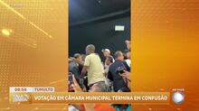 Servidores invadem Câmara Municipal de Salvador (BA) e vereador é mordido