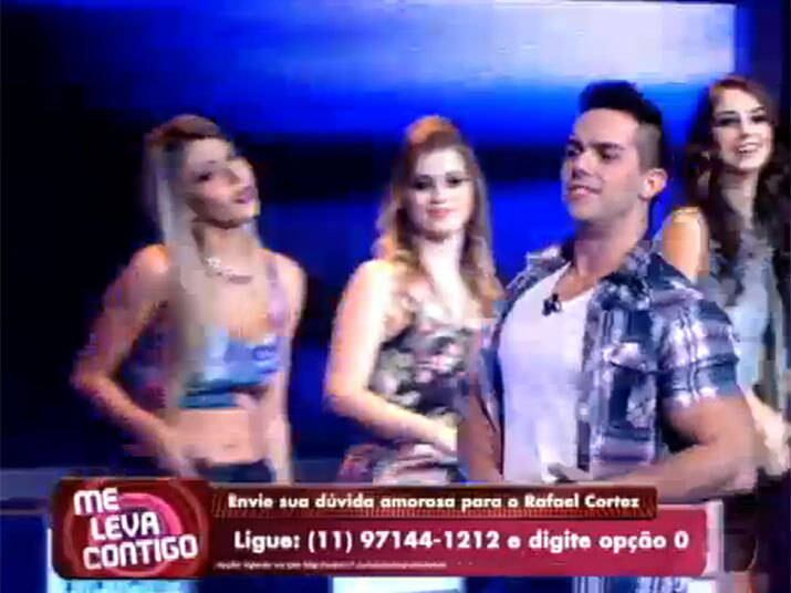 George chegou animado no palco do Me Leva Contigo, mas não foi até as extremidades e também não cumprimentou todas as mulheres

+ Vídeo: George chega com tudo e dá o recado: "Quem quiser ser feliz, vem comigo!"

+ De desmaiar! Veja as lindas participantes que se destacaram no último programa e eleja a mais gata

+ Rafael Cortez: “Me assusto quando as mulheres ficam masculinas na relação”
