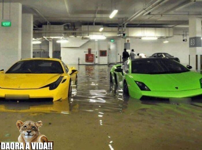 Pensem positivo: pelo menos os carros têm seguro!