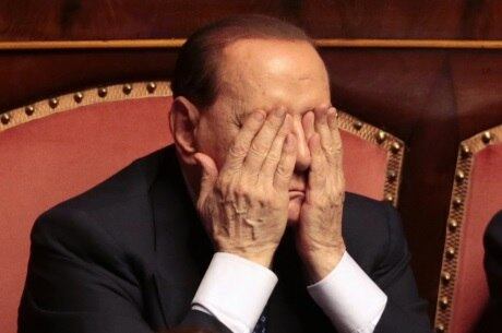 Aos 77 anos, Berlusconi foi condenado a um ano de prisão domiciliar
