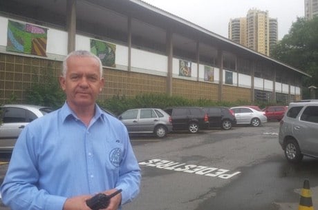 José Carlos Farias é o chefe da segurança do Colégio Nossa Senhora do Morumbi, onde carros só entram com identificação