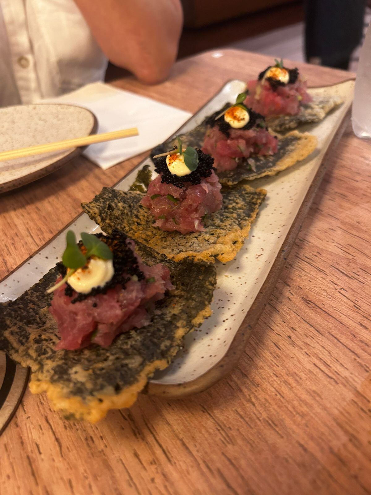 Atum batido na folha de nori empanada -  um clássico do Hira