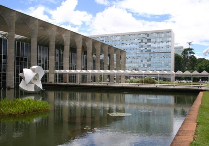 O Palácio do Itamaraty é a caixa de joias da República. Com salão de festas oficiais, o monumento é o local onde o chefe de Estado recepciona as autoridades estrangeiras