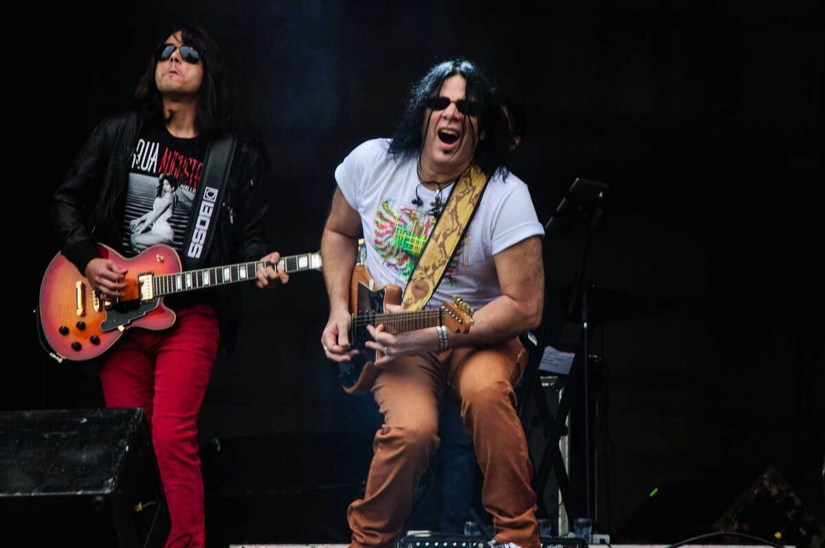 Pepeu Gomes cantou depois da ex-mulher, Baby Consuelo, por volta das 9 da manhã