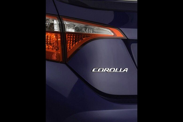 A previsão é que o Brasil receba sua versão do Corolla já em 2014

VEJA TAMBÉM

> Conheça a nova geração do Toyota Corolla norte-americano

> Inundações na Alemanha "engolem" concessionárias e dezenas de carrões de luxo são perdidos

Quer saber tudo sobre carros? Acesse R7.com/carros
