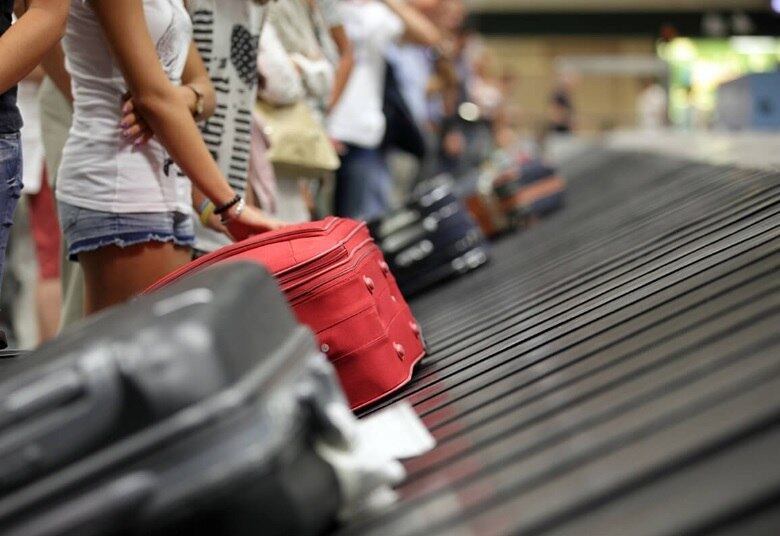 A Ordem dos Advogados do Brasil entrou com uma ação na
Justiça pedindo a extinção das taxas. Para eles, os aumentos prejudicam o
consumidor. O órgão também pediu um posicionamento da ANAC, a Agência Nacional
de Aviação Civil
