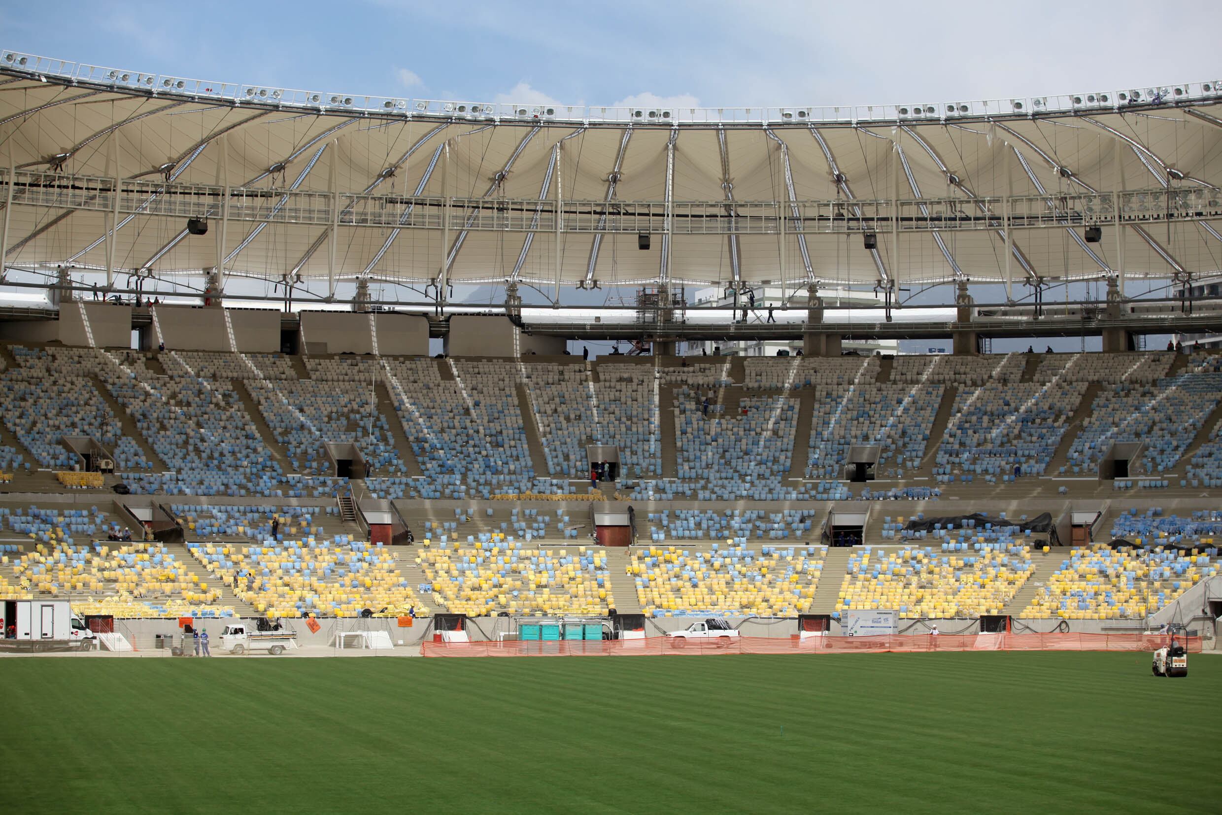 

Ainda segundo a empresa responsável pela reforma do
Maracanã, 80% das lonas na cobertura já foram esticadas

