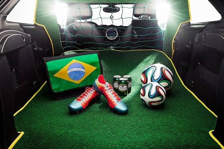 Para completar a oferta, a Mini também oferece no falso Paceman GoalCooper vários acessórios futebolísticos

Saiba tudo sobre carros! Acesse R7.com/carros