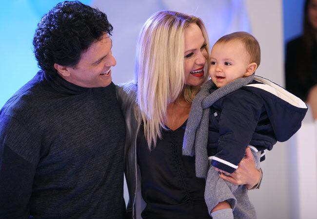 Eliana também ficou toda chorona ao receber a surpresa de Arthur no palco de seu programa