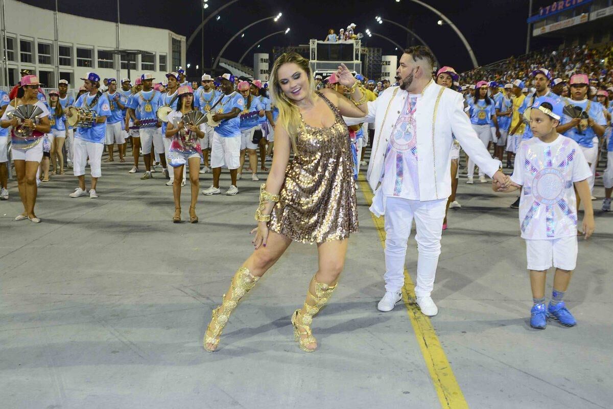 Ellen Roche desfila no ensaio técnico da Rosas de Ouro, em São Paulo