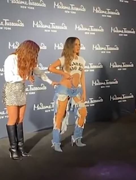 Estes não foram os primeiros episódios de Anitta nos EUA. Só neste ano, a cantora viu ser inaugurada sua estátua de cera em Nova York. Em março, ela performou ao lado da americana Miley Cyrus, mas em São Paulo, no Lollapalooza.
