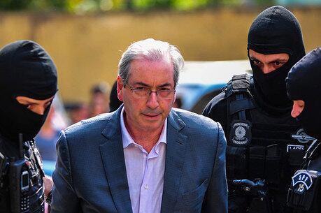 Eduardo Cunha almoçou com garfo e faca de plástico na cadeia