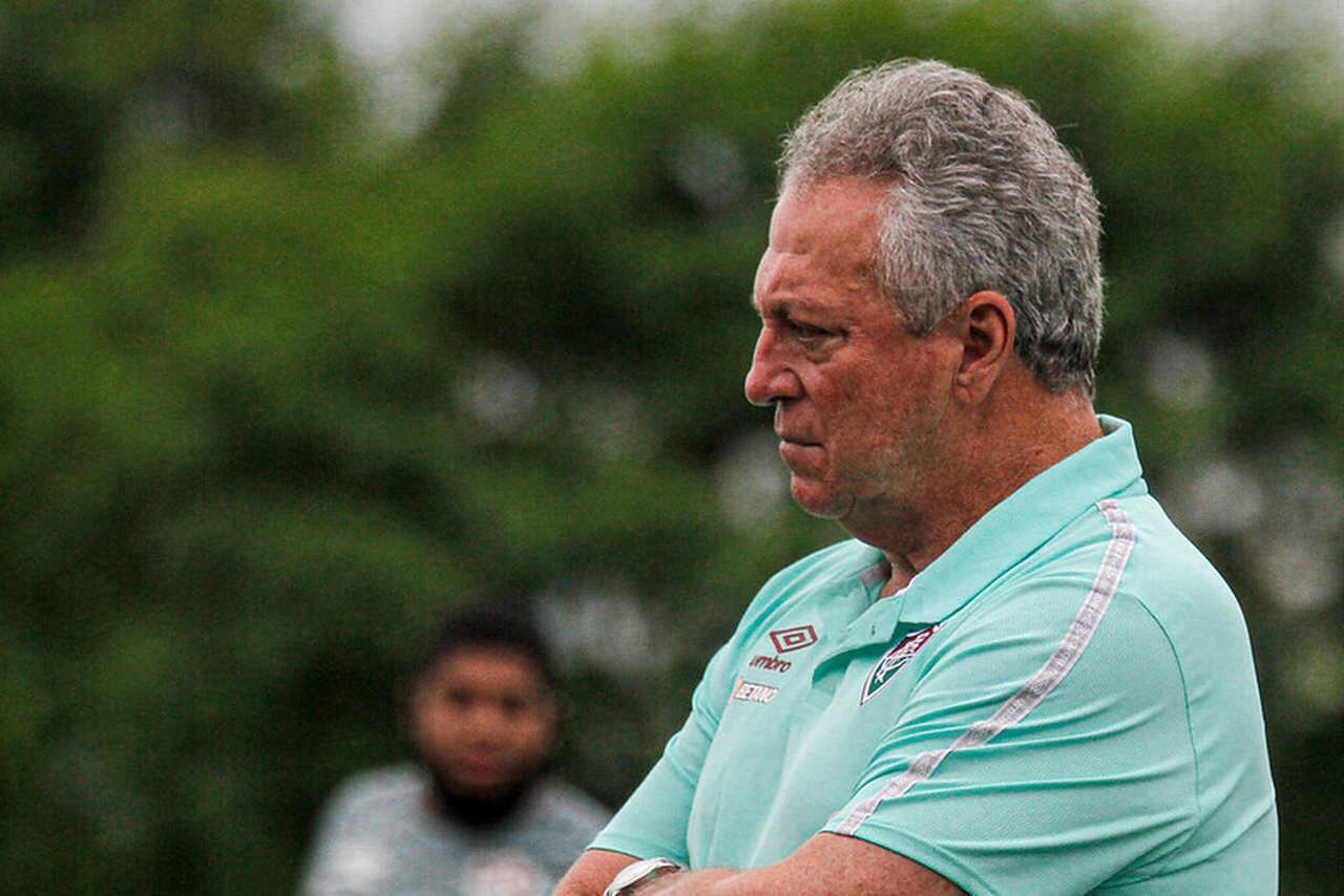 Abel Braga - 4,0 - Escalou Arias como meia, posição em que o jogador não vinha rendendo na última temporada. Assim, dificultou a criação do time. No segundo tempo, suas substituições não melhoraram o panorama do Fluminense.