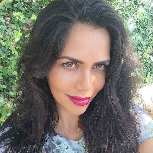 Mas a morena não descuida do visual! Neste clique, contou para os seguidores que fez a própria maquiagem, e perguntou se os fãs aprovaram a produção