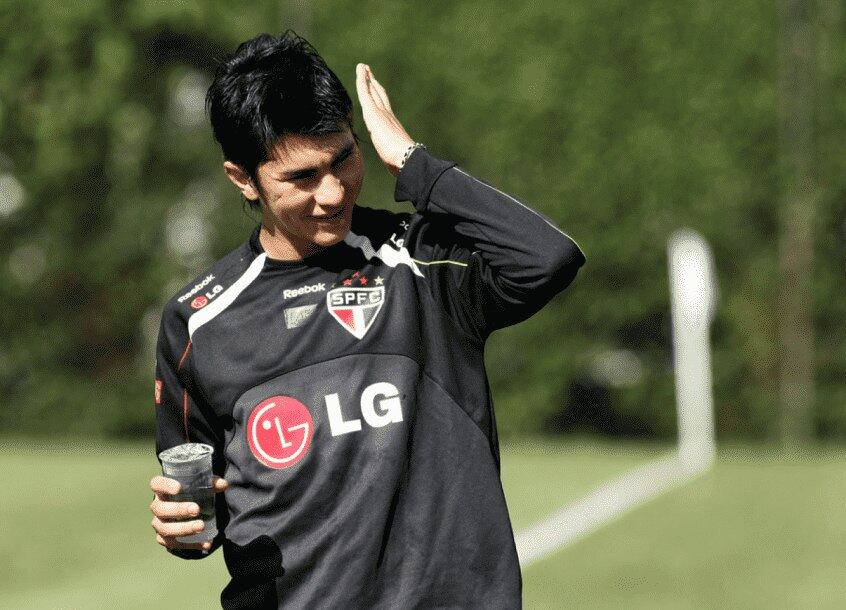 Saavedra - O zagueiro chileno Nelson Saavedra teve uma passagem misteriosa no Tricolor. Contratado em julho de 2009 para uma experiência de seis meses, renovou no final da temporada por mais um ano, mas não jogou uma única partida sequer.