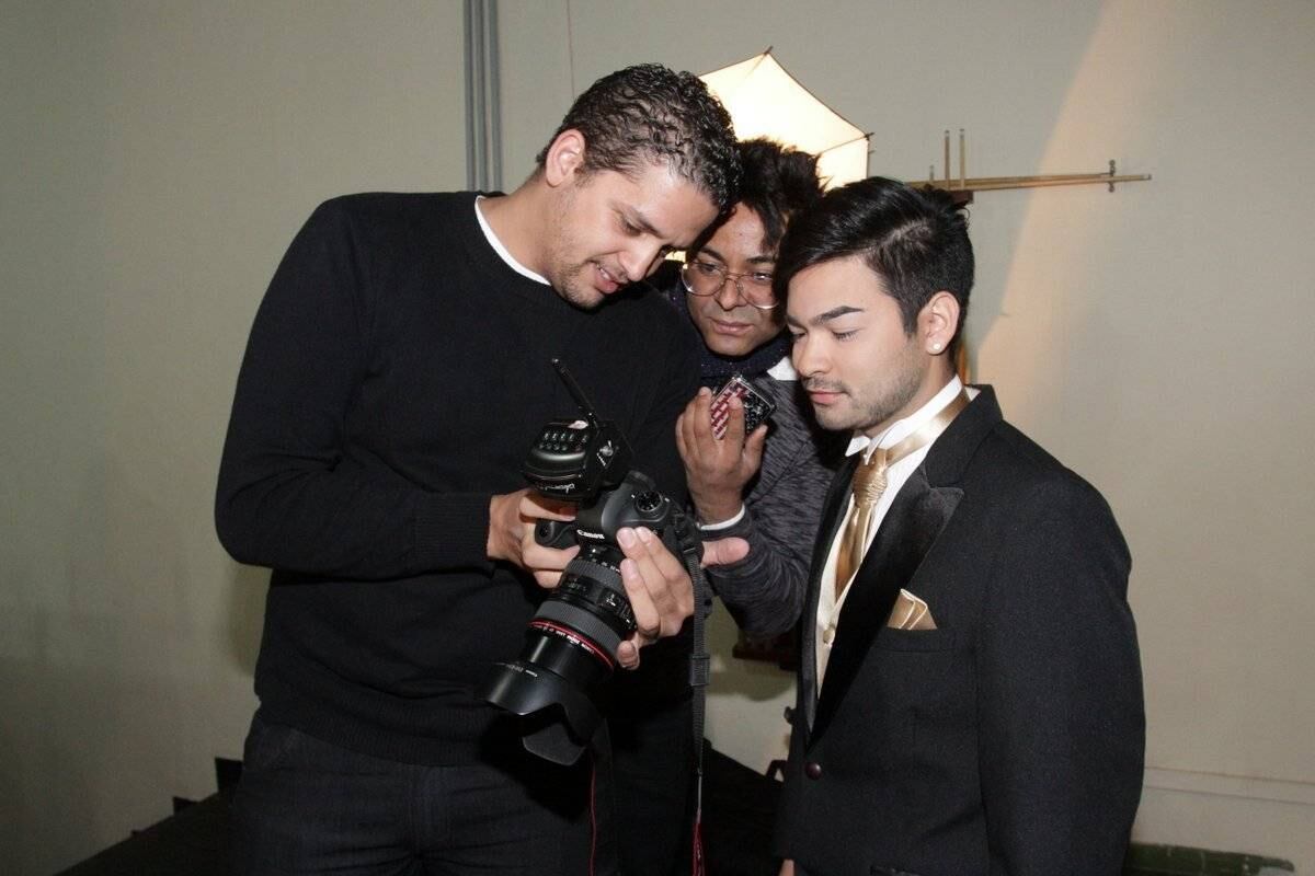 Yudi Tamashiro posa de smoking para revista