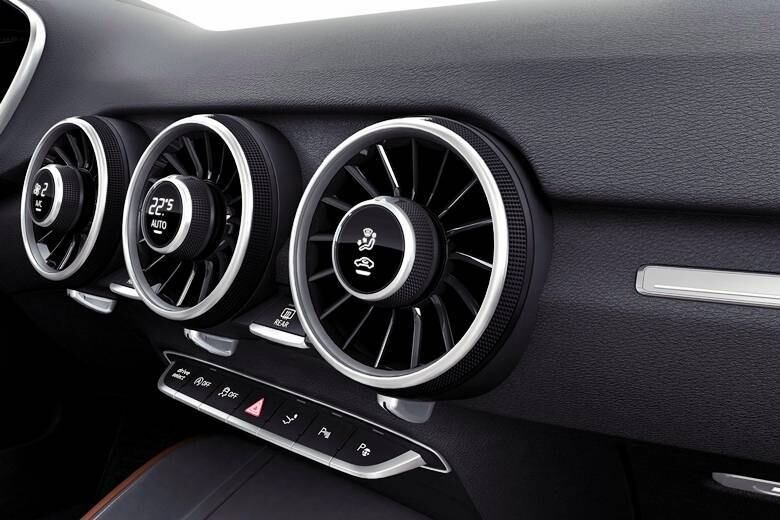 Outra novidade é o inusitado sistema de ar-condicionado com mostradores e controladores integrados aos difusores de ar. A mudança deixou o console central mais limpo, com menos botões

Saiba tudo sobre carros! Acesse R7.com/carros
E confira os melhores preços de novos e usados em r7.icarros.com.br