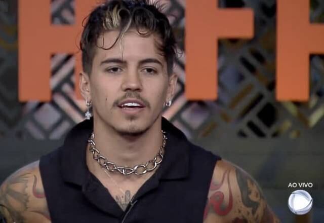 Desde as primeiras semanas de reality, Biel e Jojo já declaravam rivalidade. A peoa suspeitou que o cantor estava debochando dela, após uma votação de Roça bem tensa, e não deu outra. Foi fogo no feno para todos os lados. Raissa até jogou creme hidratante no rosto do cantor. A partir daí, nascia a rivalidade de Biel com Jojo e Raissa