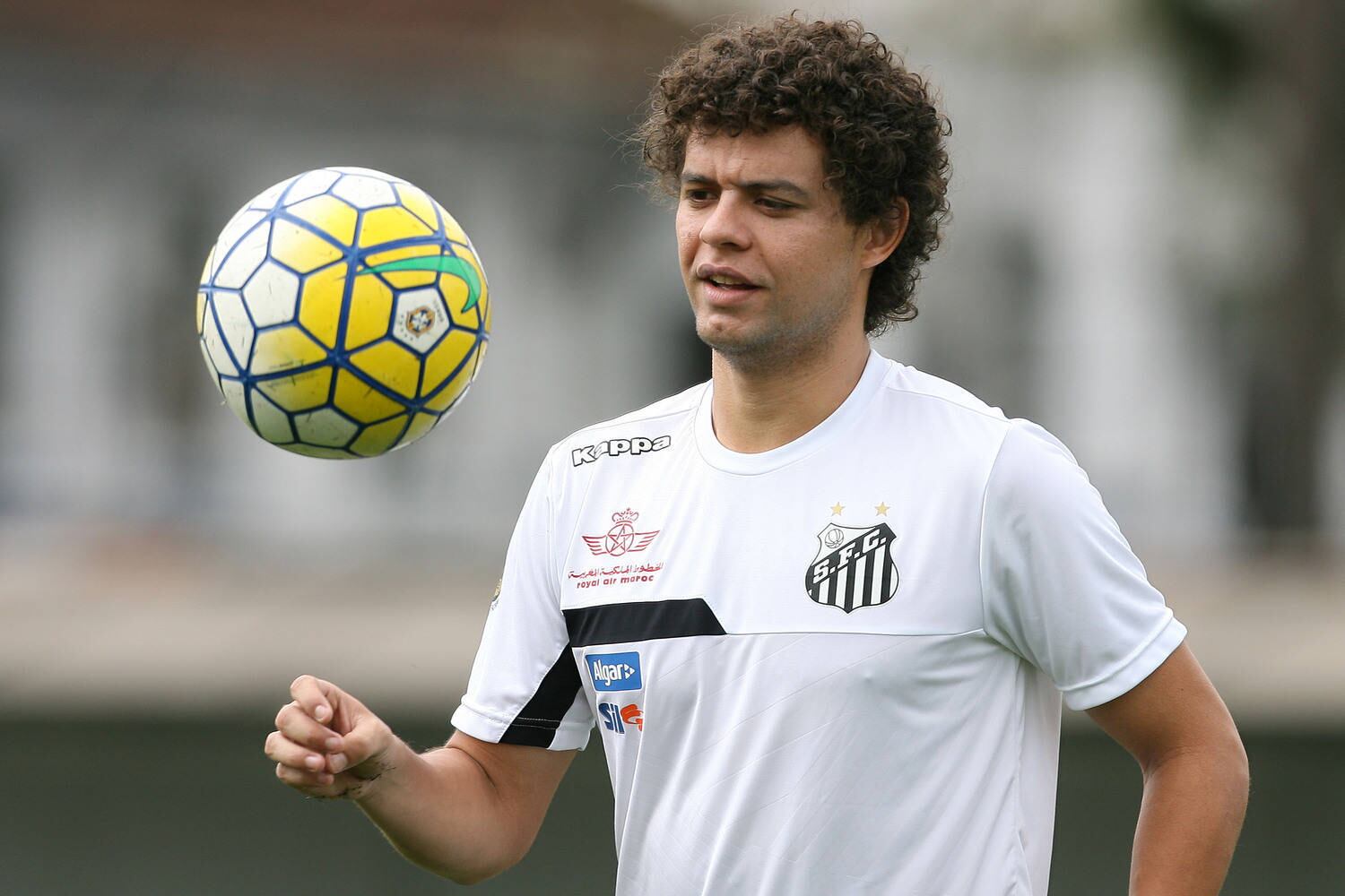 Victor Ferraz aposta em Santos ofensivo contra Corinthians
