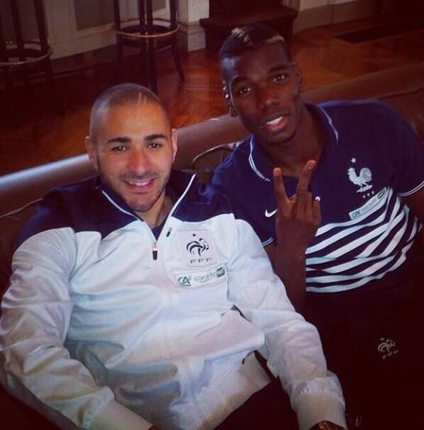 O francês Karim Benzema, por sua vez, fez uma imagem ao lado de Pogba no CT de Clairefontaine
