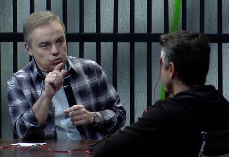 O objeto é muito utilizado
para tentar identificar mentiras em um relato. As mulheres
ficam em outro espaço, onde podem acompanhar o desempenho dos homens