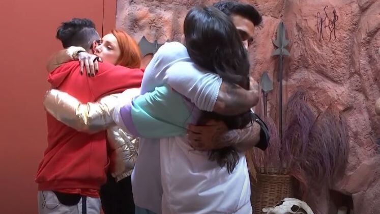 Mesmo não sendo inimigos diretos, Anne e Pe Lanza foram críticos constantes das atitudes de Brenda e Matheus dentro da Mansão Power. Em certo momento do jogo, os dois casais tiveram um papo franco e selaram a paz, com direito a pedido de desculpas e abraços