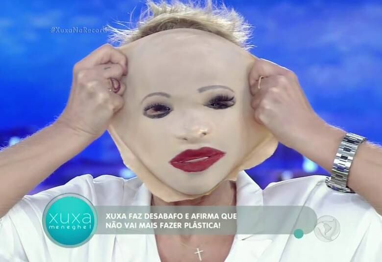 Para terminar o desabafo, Xuxa usou uma máscara para parecer "esticada" e mandou um recado para quem a critica: "Mataram a vontade de me ver assim?"

+ Ana Hickmann adia planos para ter segundo filho por causa do zika vírus

• Acesse o R7 Play e assista na íntegra a todos os programas da Record! Clique e experimente!
