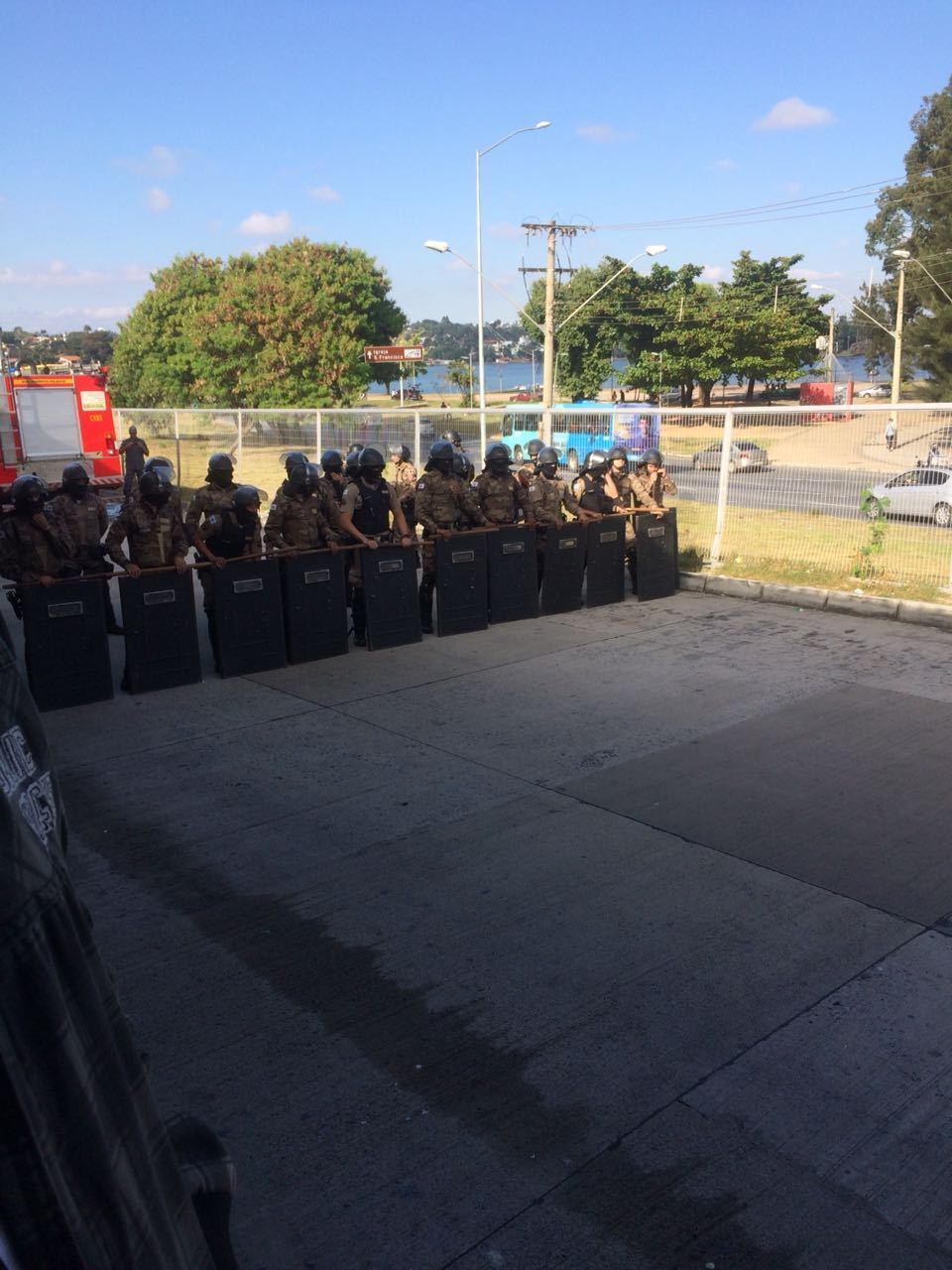 Polícia Militar está no local
