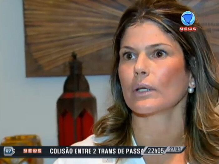 “Essa parte do meu rosto era muito arredondada. Eu não tinha
essas maçãs definidas”, conta Renata, que fez a cirurgia há um ano e meio