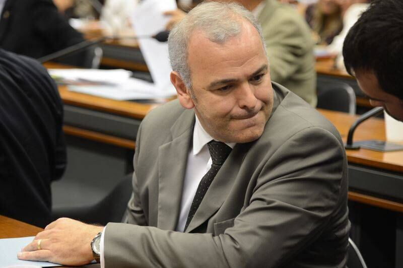 Deputado Júlio Delgado (PSB) estava em voo de carreira da Azul