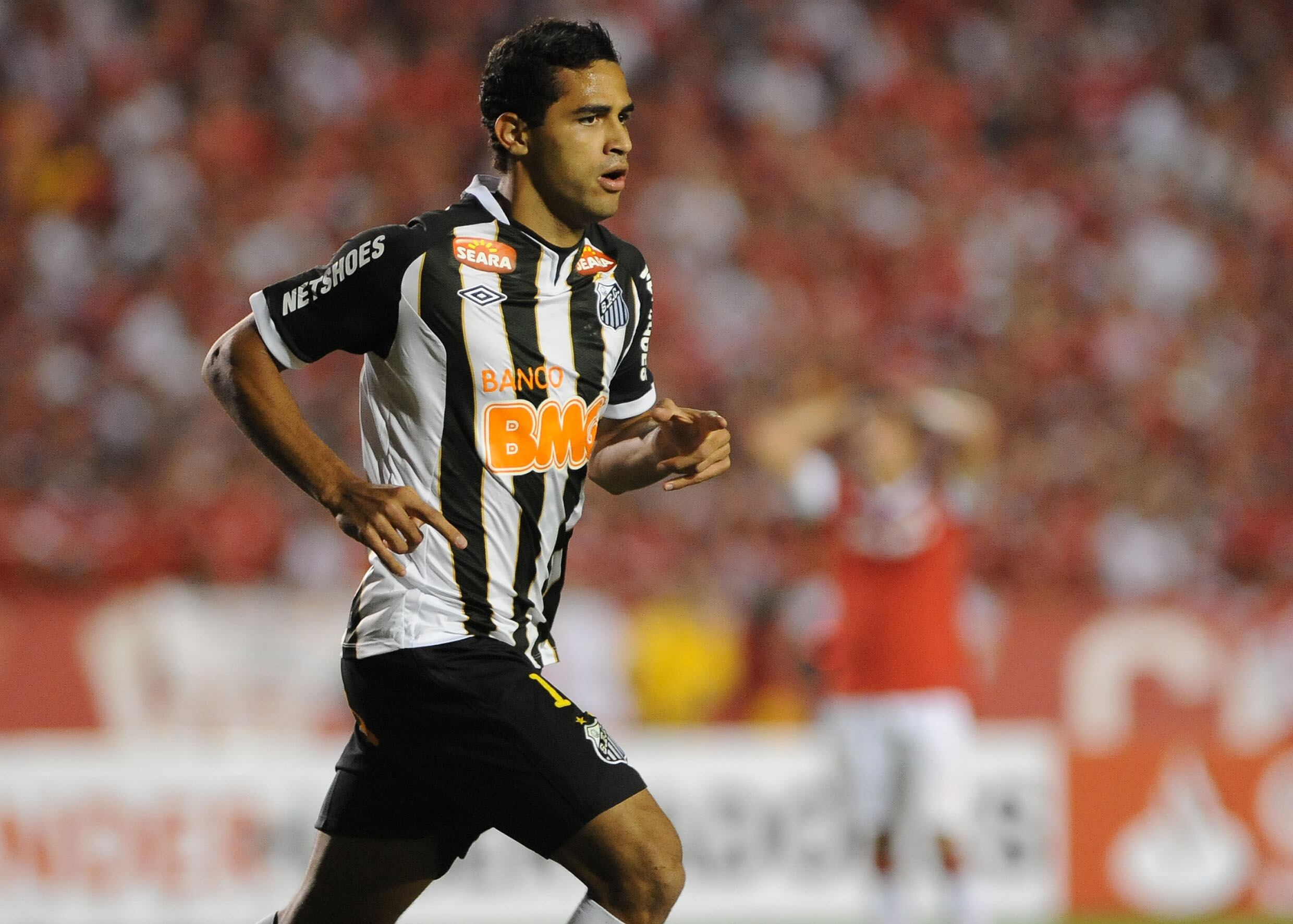 O novo atacante do Verdão tem o requisito básico para ser um bom centroavante, com 1,87m, Alan Kardec tem presença de área e tudo para dar certo no Palmeiras