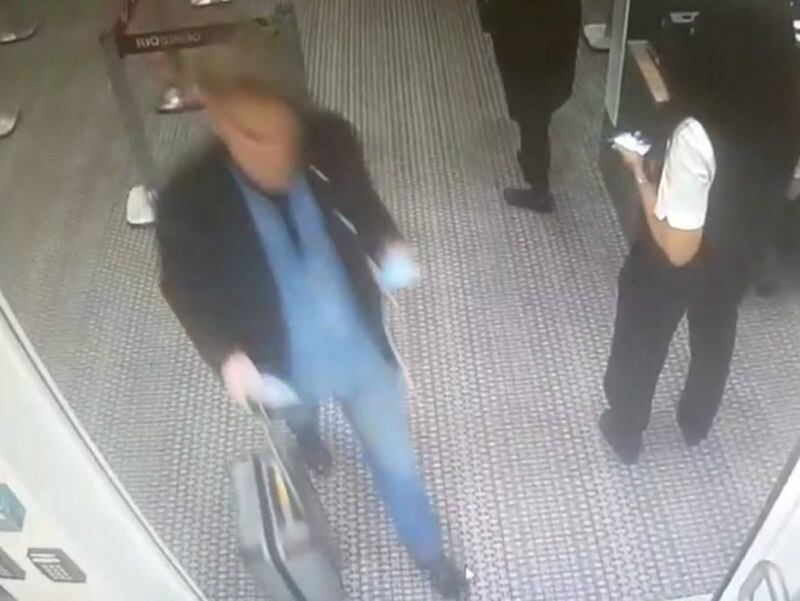 Empresário em seu embarque para Nova York