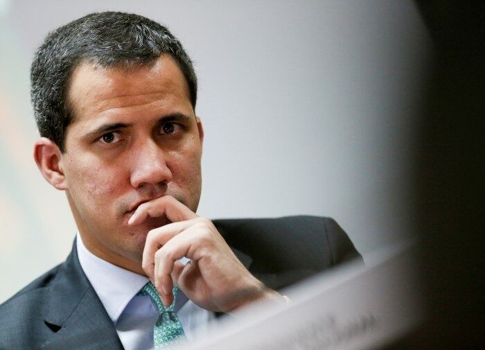 Guaidó desafia Maduro e viaja para cúpula antiterrorismo na Colômbia