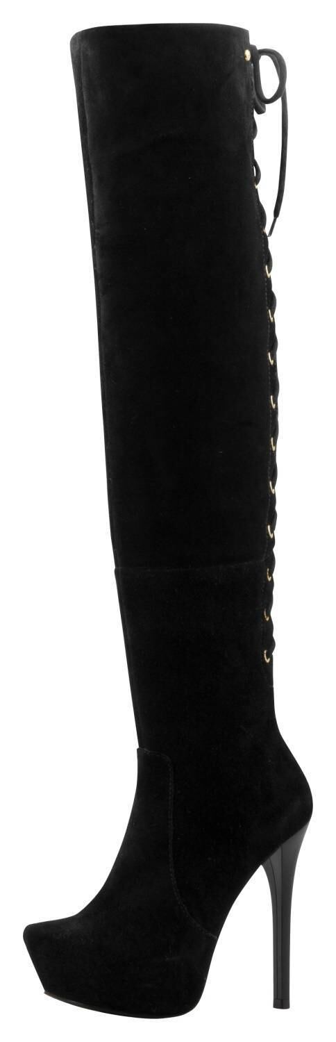 Para quem quer se proteger realmente do frio, a aposta é se
cobrir até os joelhos. A bota over the knee (acima do joelho, em inglês) são
também bastante sensuais e fazem parte da coleção assinada por Sabrina Sato
para a Lily’s Closet