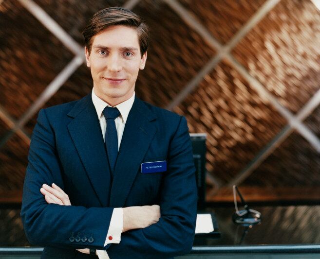 Na terceira colocação do
ranking, com 437 vagas, o cargo de porteiro disponibiliza vagas que exigem o
ensino fundamental incompleto ou o ensino médio concluído. O salário vai até R$ 963