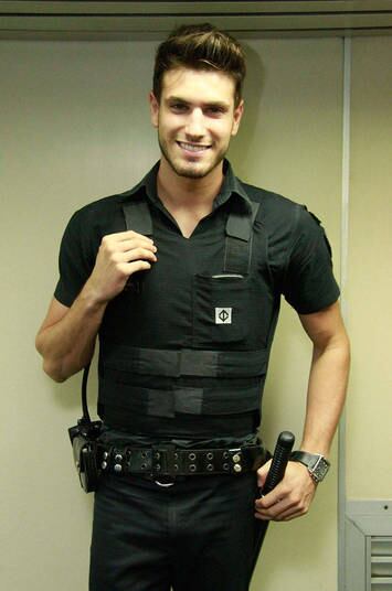 Nesse intervalo, Guilherme chegou a trabalhar como modelo em Xangai, na China. Ao voltar para o Brasil, fez mais alguns trabalhos na área


+ Assista à chamada do concurso!

+ Clique aqui para participar do concurso

+ Aproveite e confira as matérias do programa Domingo Show

+ Já curtiu a página do Domingo Show no Facebook? É só clicar!

+ Siga o Domingo Show no Twitter e receba todas as notícias do programa