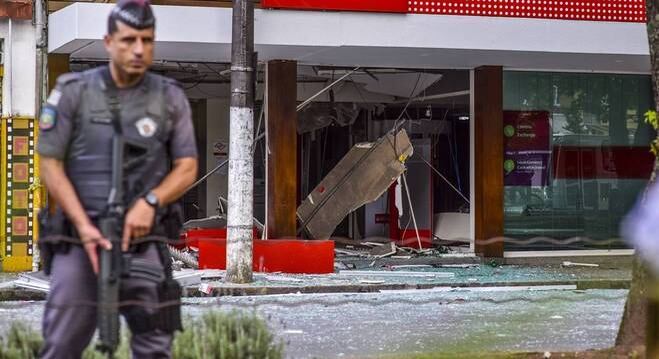 Suspeitos explodiram três bancos e uma agência de crédito em Campos do Jordão
