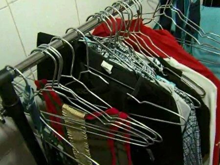 Suspeitos usaram vão entre parede e portão para passar da escola para a creche