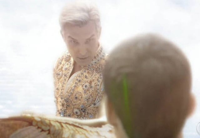 Deus criou o Céu e a Terra, mas o anjo Lúcifer ficou deslumbrado com tanta perfeição e se rebelou contra o Pai