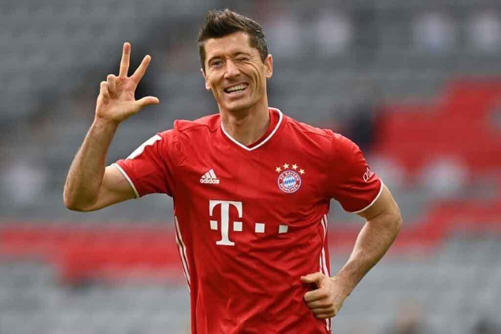Atual melhor do mundo, Robert Lewandowski conseguiu fazer mais uma temporada positiva no Bayern. Sem conquistar a Champions League, o polonês também ficou longe do título da Eurocopa, mas garantiu seus muitos gols na equipe alemã