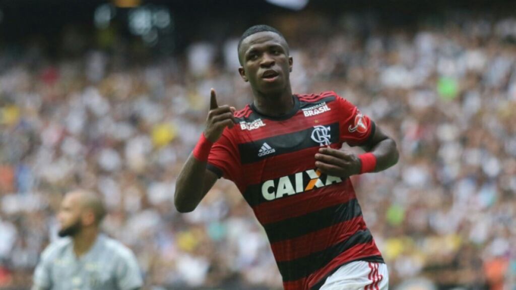 Como completa, em julho, 18 anos, o meia Vinicius Júnior também não deve voltar a vestir a camisa rubro-negra depois do Mundial. O Flamengo vendeu o jovem por 45 milhões de eu
