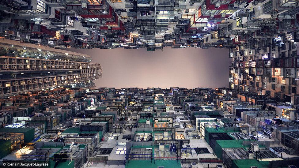Para o fotógrafo, um fator comum entre todos os arranha-céus de Hong Kong é a sensação de "êxtase e espanto" que eles provocam quando olhamos para cima