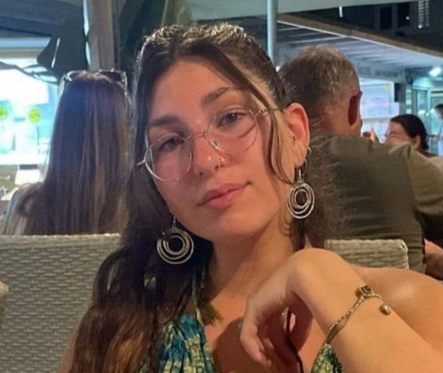 8º dia — Depois de uma semana, a família de Celeste
Fishbein recebeu uma informação oficial do paradeiro da jovem. O Exército
israelense confirmou que ela foi sequestrada pelo Hamas e levada para a Faixa
de Gaza. Celeste, de 18 anos, tinha mãe e avó brasileiras. Seu corpo foi
encontrado três dias depois