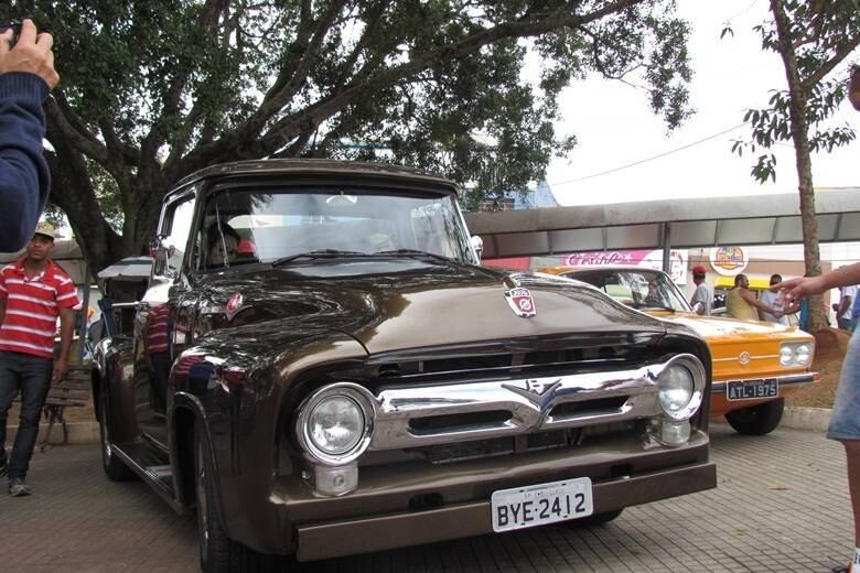 Ford F-100
