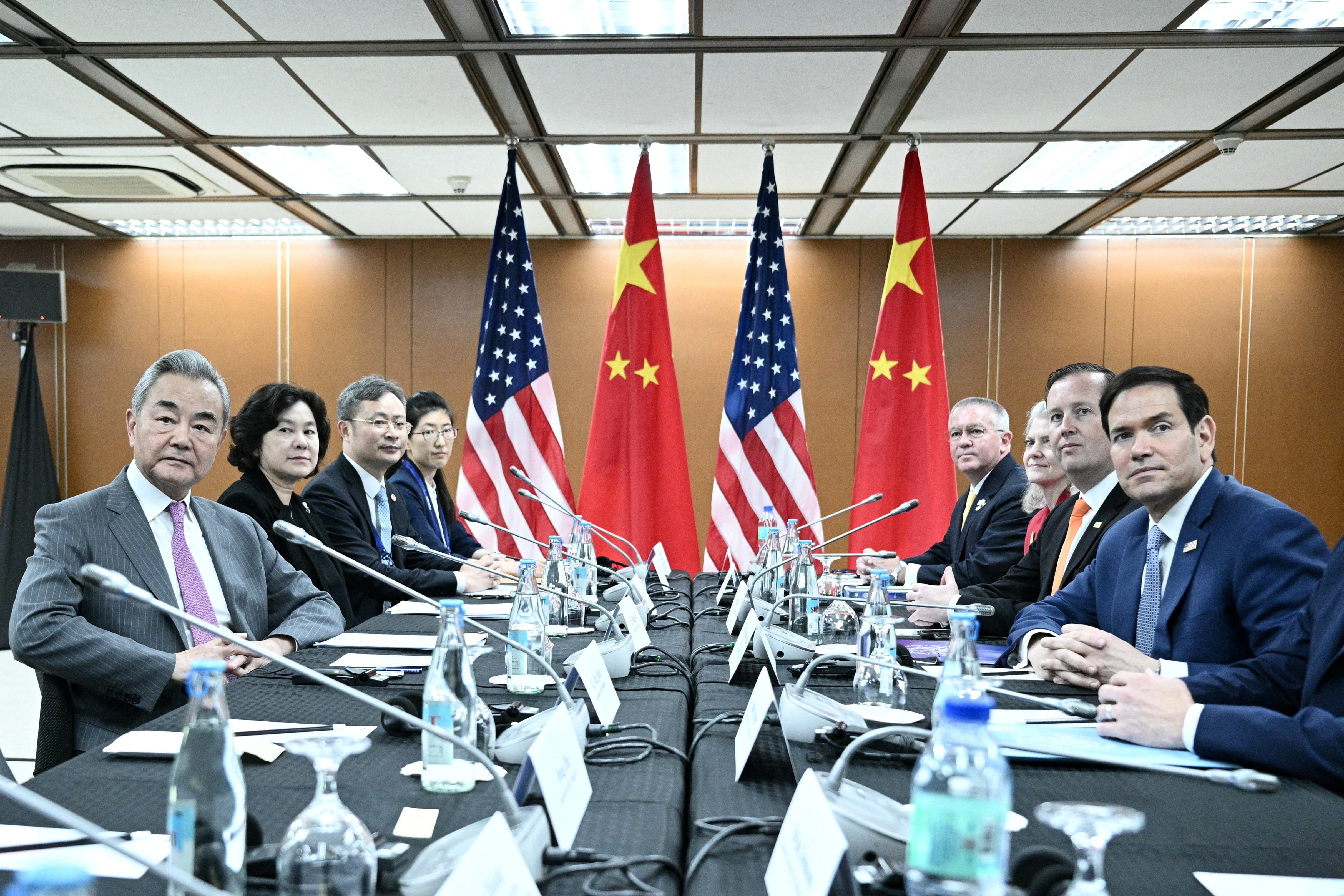 Rubio e Wang se reúnem em Manila